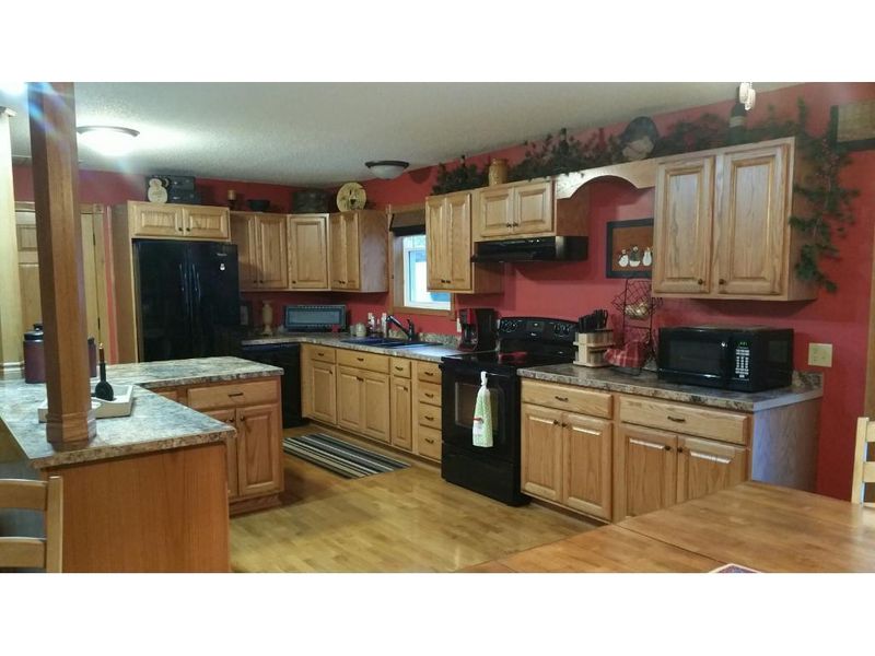 730 Hillcrest Rd NE, Hutchinson, MN 55350