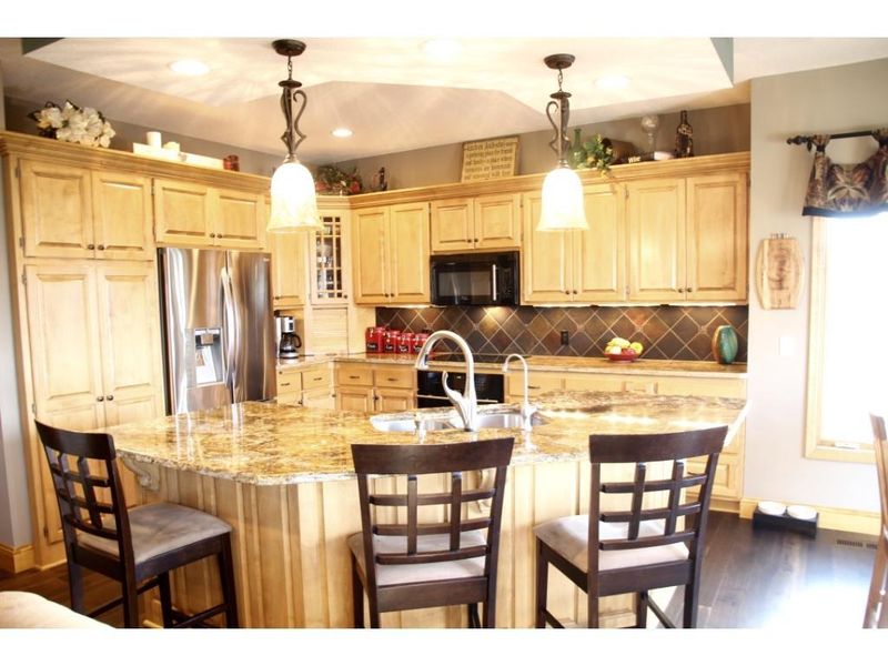 18460 Gladstone Blvd N, Maple Grove, MN 55311