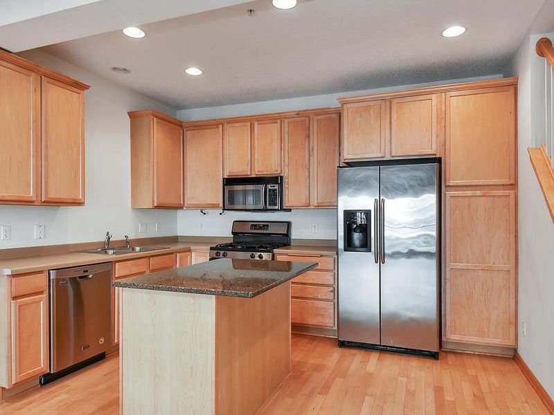 15526 Eagle Shore Dr #1210, Apple Valley, MN 55124