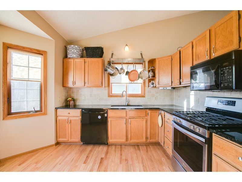 7972 Highpointe Rd, Woodbury, MN 55125
