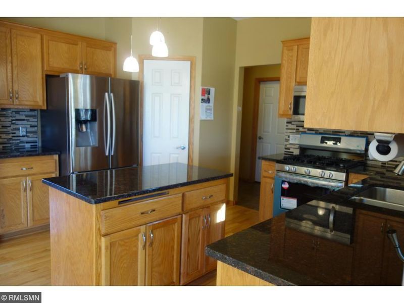 1546 Sussex Pl, Shakopee, MN 55379