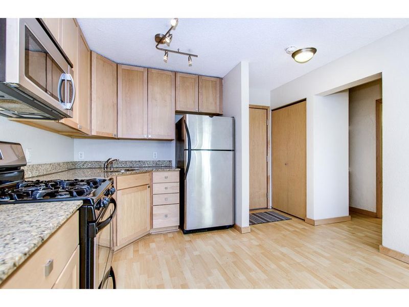 2530 1st Ave S #102, Minneapolis, MN 55404