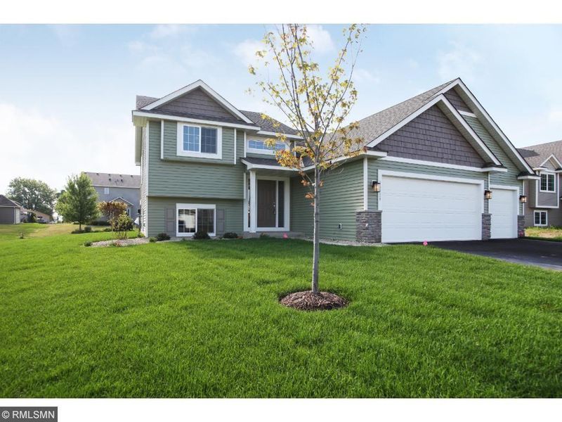 132 Bluff Ln, Dundas, MN 55019