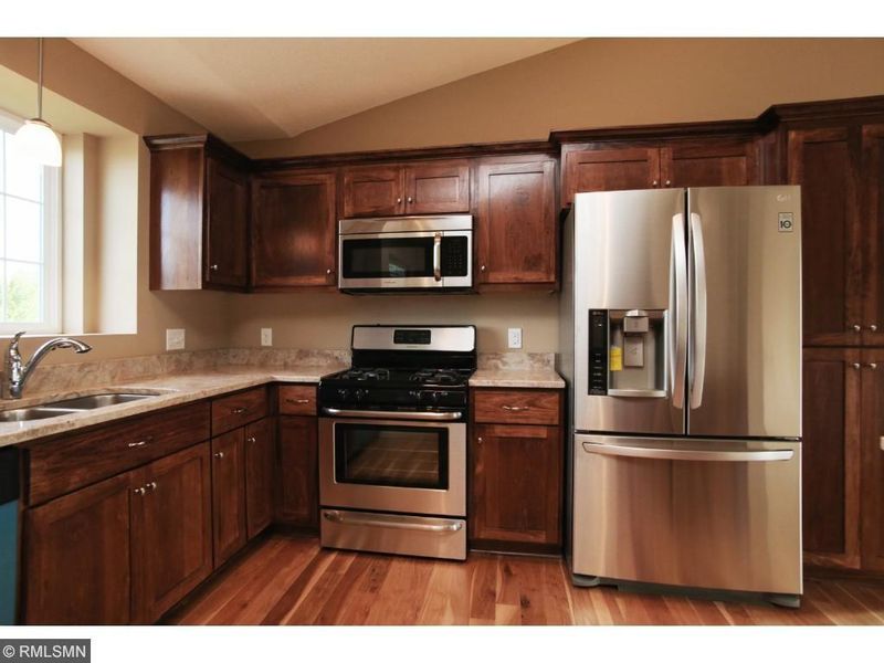 132 Bluff Ln, Dundas, MN 55019