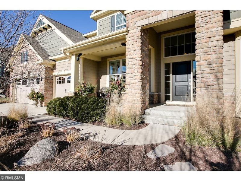 2540 Arrowhead Ln, Chanhassen, MN 55317