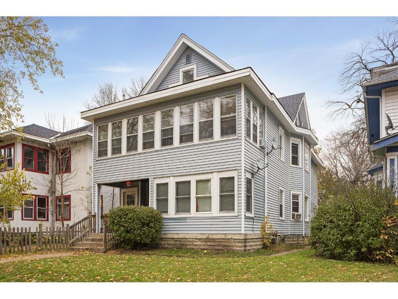 1724 Irving Ave N, Minneapolis, MN 55411
