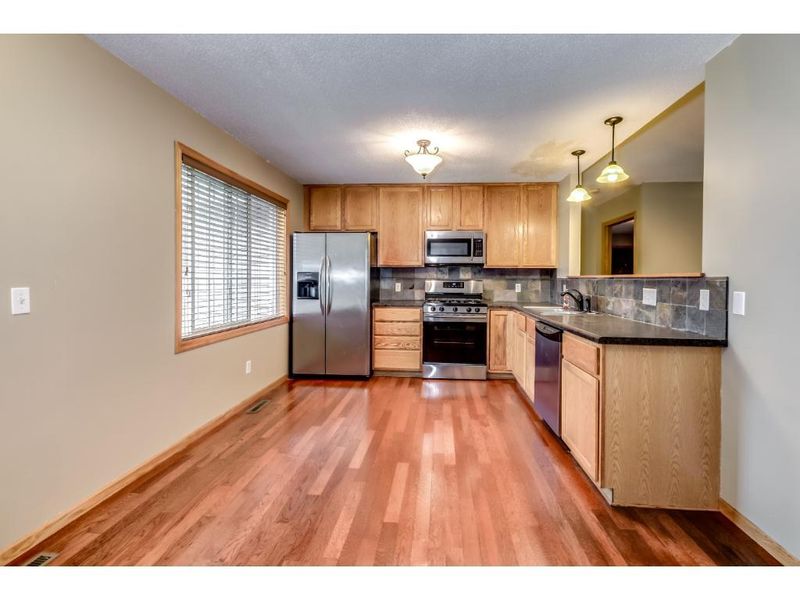 11891 River Hills Dr, Burnsville, MN 55337