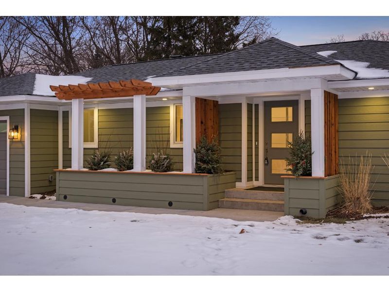 6713 Limerick Ln, Edina, MN 55439