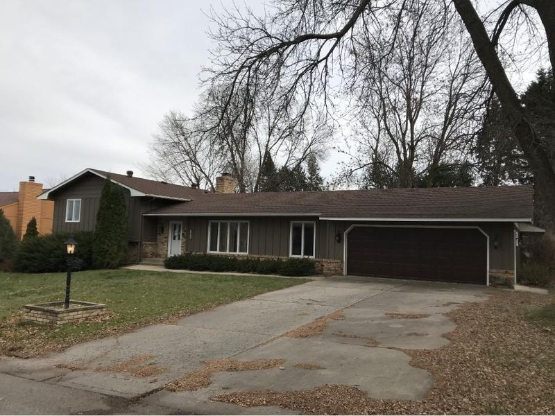 1511 22nd Ave NW, Faribault, MN 55021