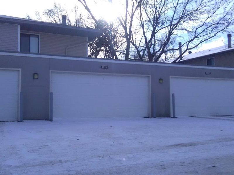 1226 Landmark Trl N, Hopkins, MN 55343