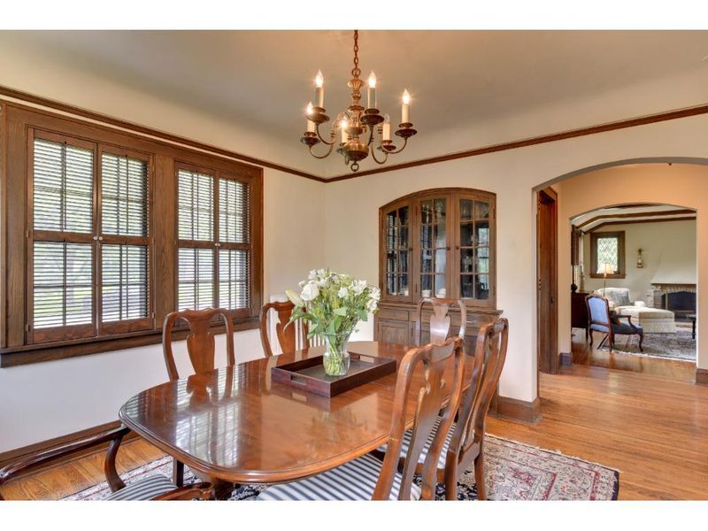 241 Oakwood Rd, Hopkins, MN 55343