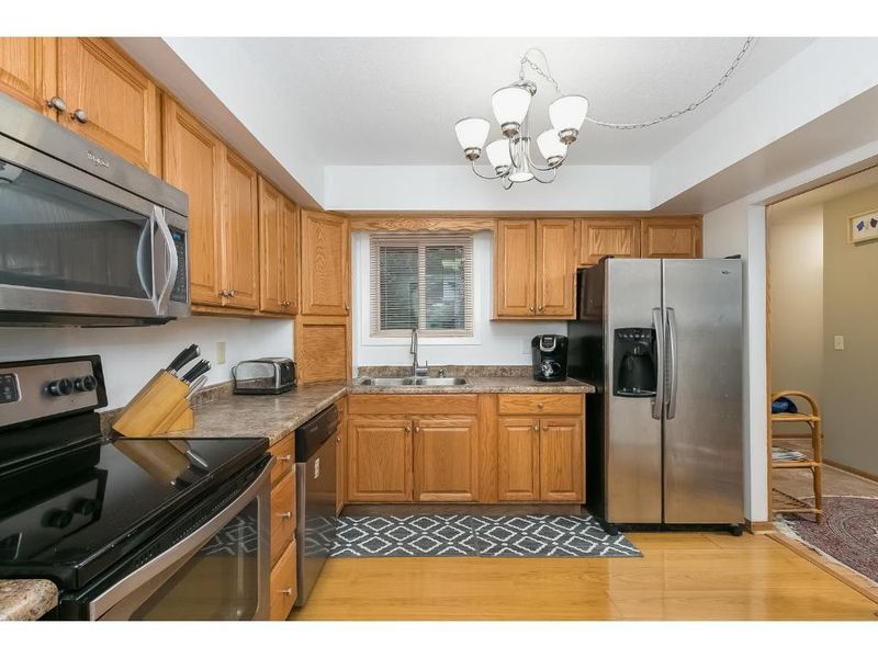 892 Nancy Cir, Shoreview, MN 55126