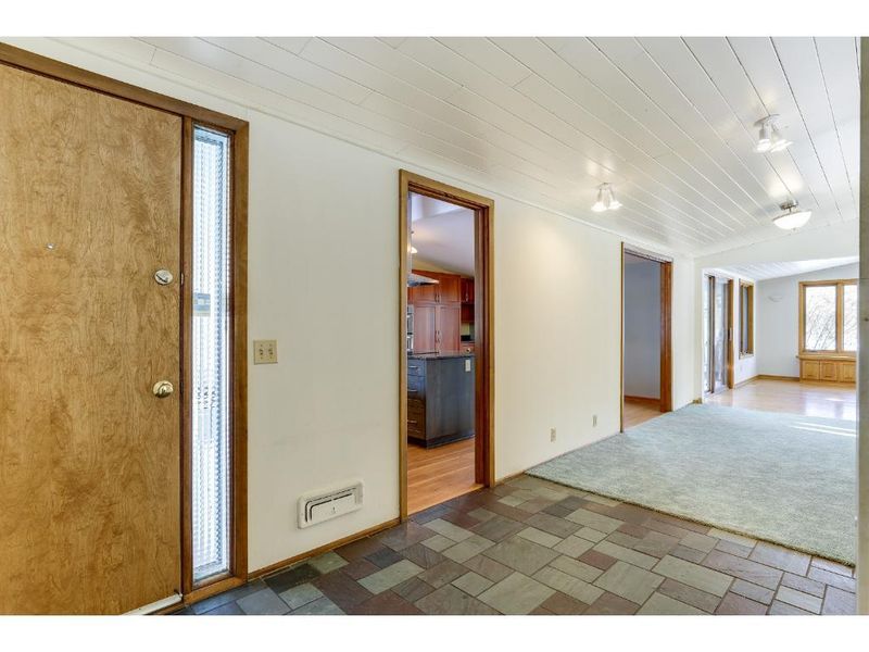5200 Duggan Pz, Edina, MN 55439