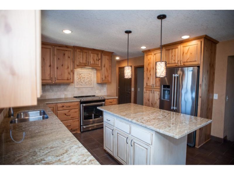 13731 Xavis St NW, Andover, MN 55304