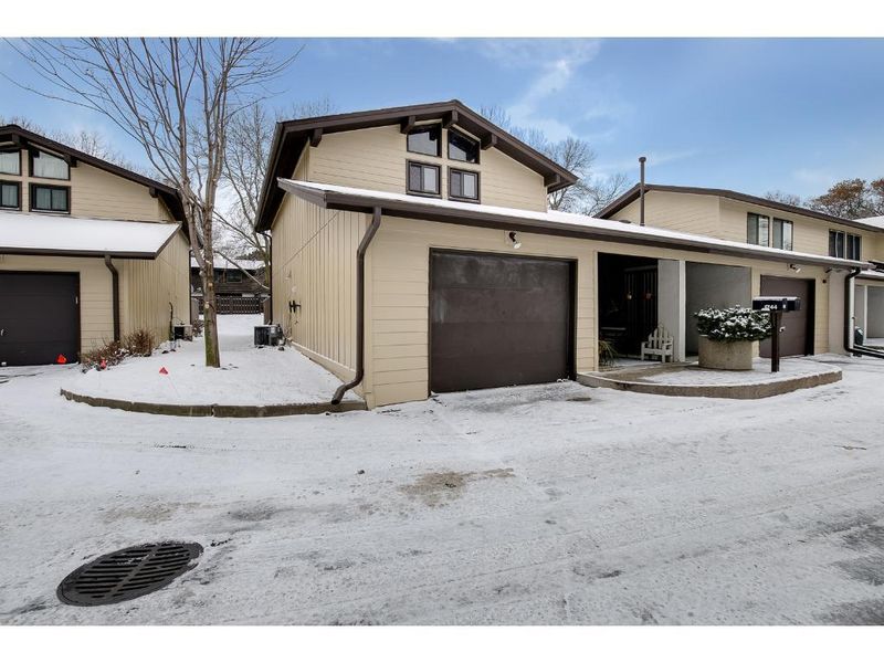 1744 Mcknight Rd N #25, Maplewood, MN 55109