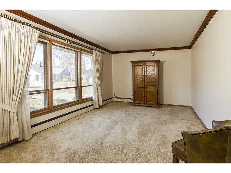 17 N Maple St, Waconia, MN 55387