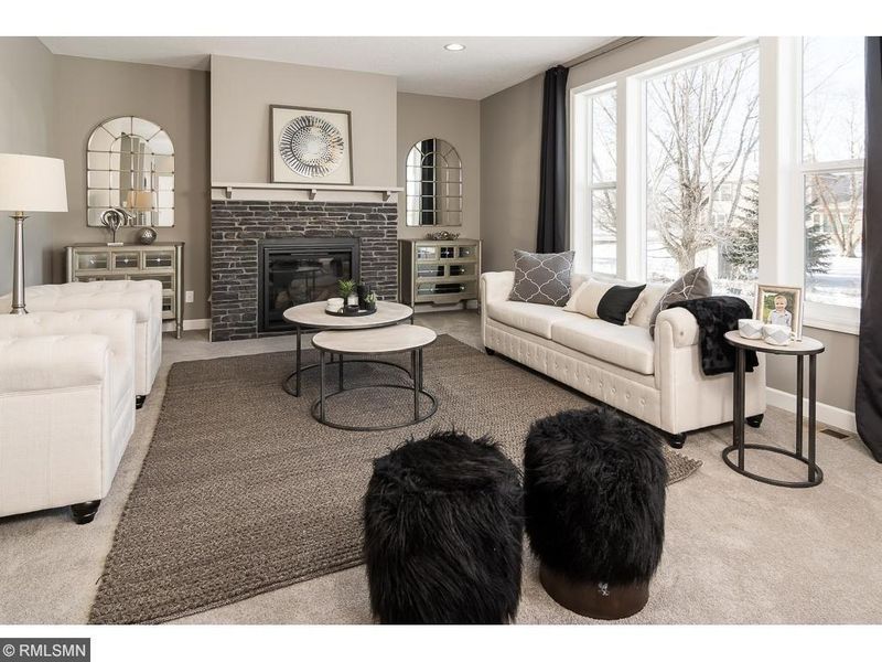 15695 Fairfield Dr, Apple Valley, MN 55124