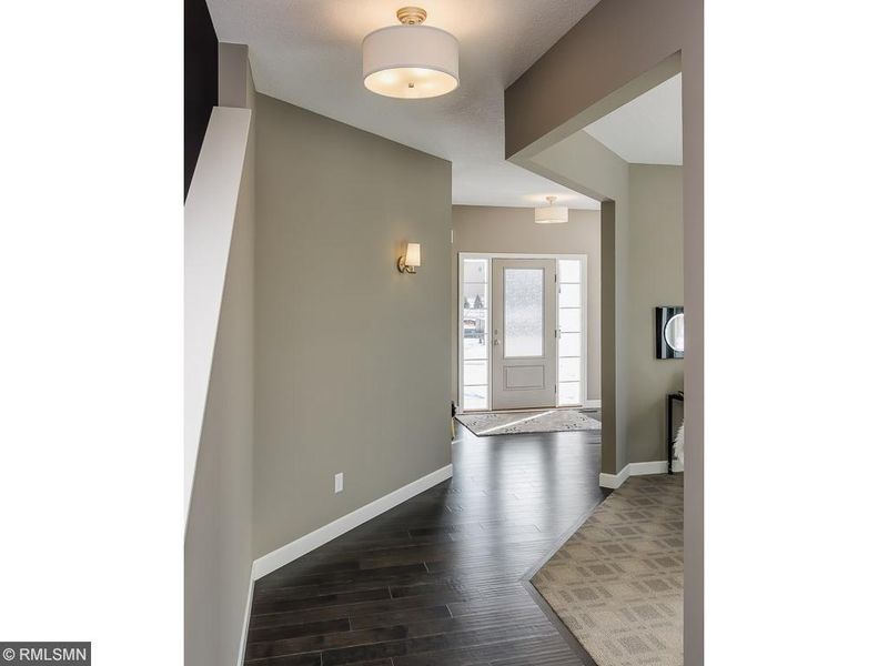 15695 Fairfield Dr, Apple Valley, MN 55124