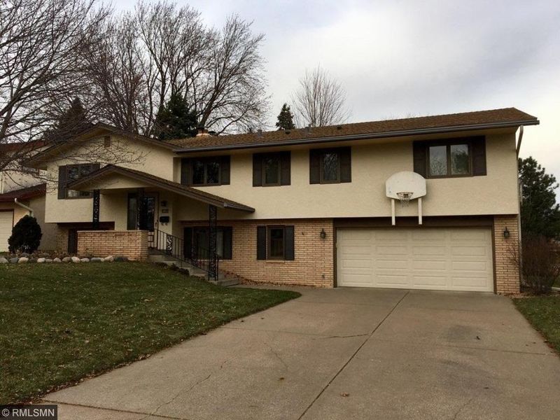 3433 Skycroft Cir, Saint Anthony, MN 55418