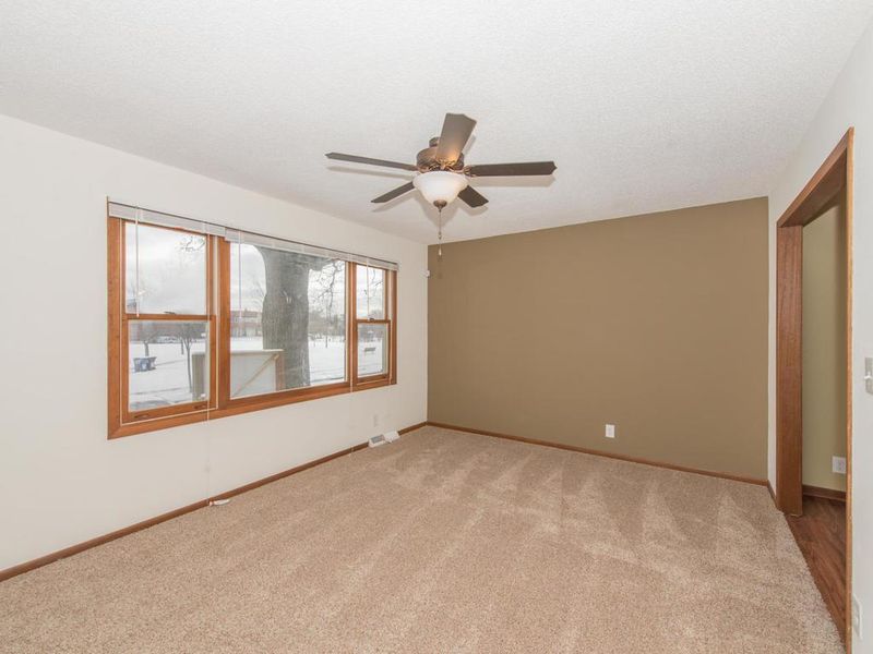 2951 James Ave N, Minneapolis, MN 55411