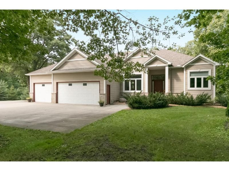 22620 Heather Ridge Dr, Rogers, MN 55374