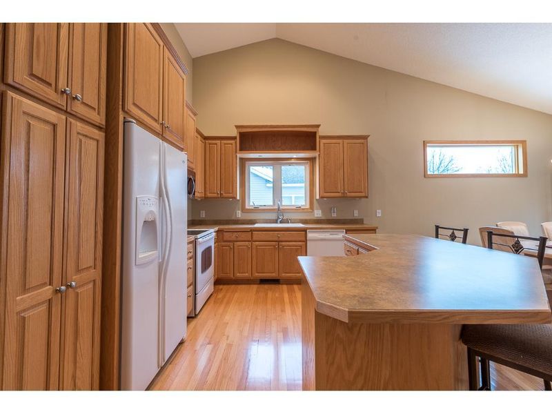 6374 Wild Oaks Ter NE, Prior Lake, MN 55372