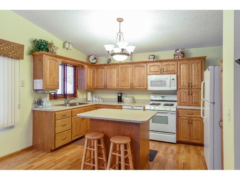 5795 Ridge Creek Rd, Shoreview, MN 55126