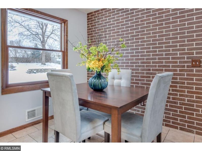 15115 Dunbar Ct, Apple Valley, MN 55124