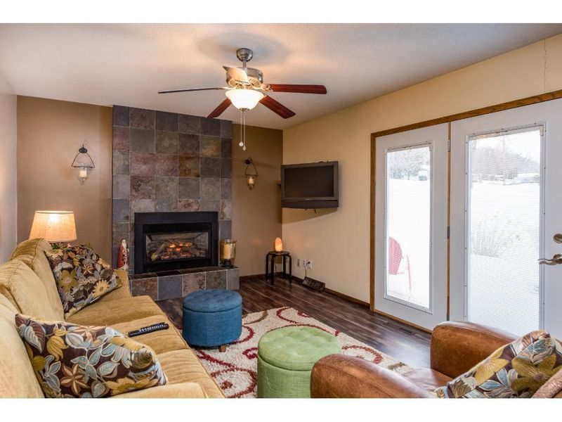 3316 W 101st St, Bloomington, MN 55431