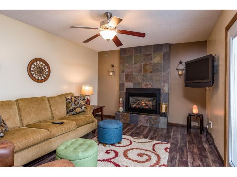 3316 W 101st St, Bloomington, MN 55431