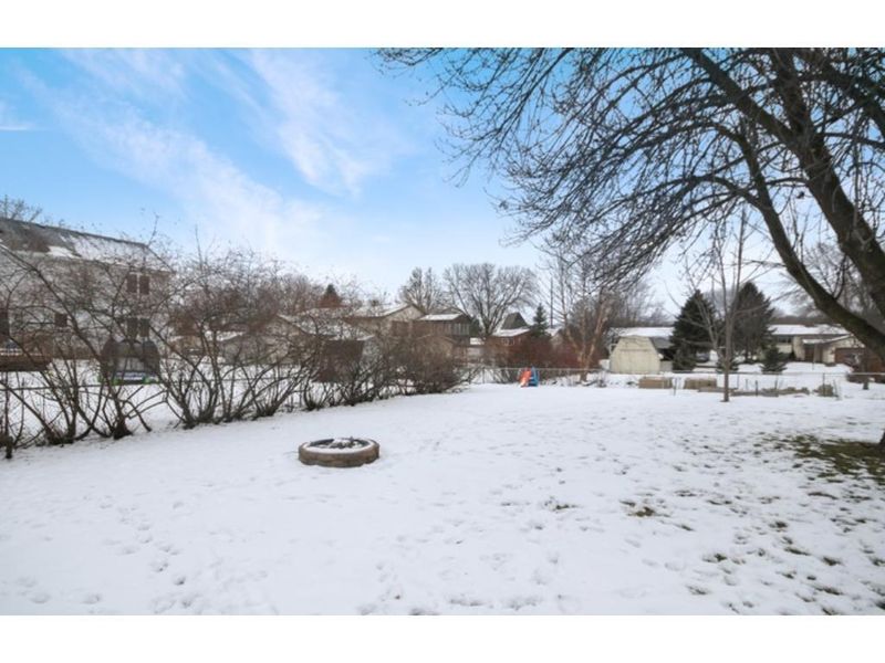 9033 78th St S, Cottage Grove, MN 55016