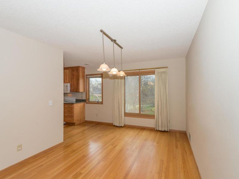 7124 Park View Ln, Eden Prairie, MN 55346