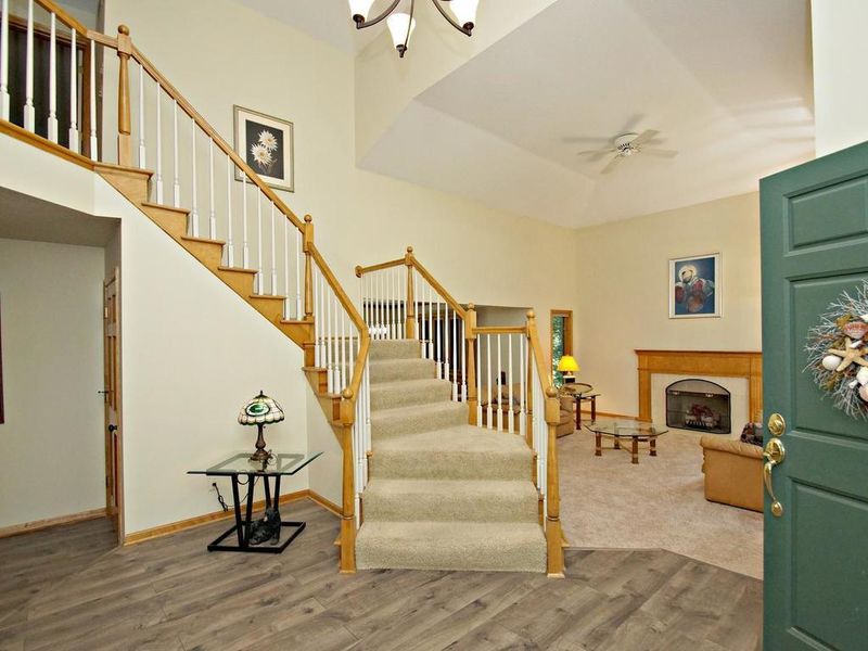 14908 Richards Dr W, Minnetonka, MN 55345