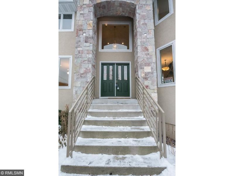 1556 Highview Ave, Eagan, MN 55121