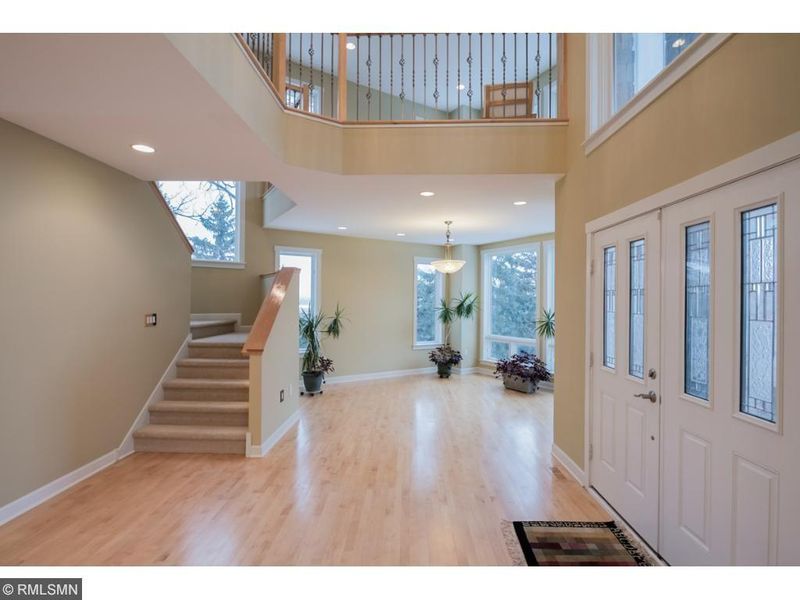 1556 Highview Ave, Eagan, MN 55121