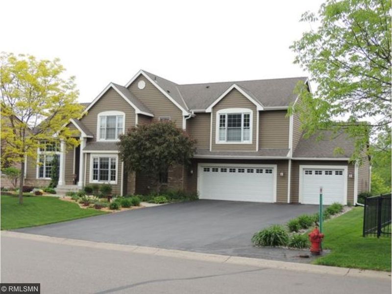 17350 Bainbridge Dr, Eden Prairie, MN 55347