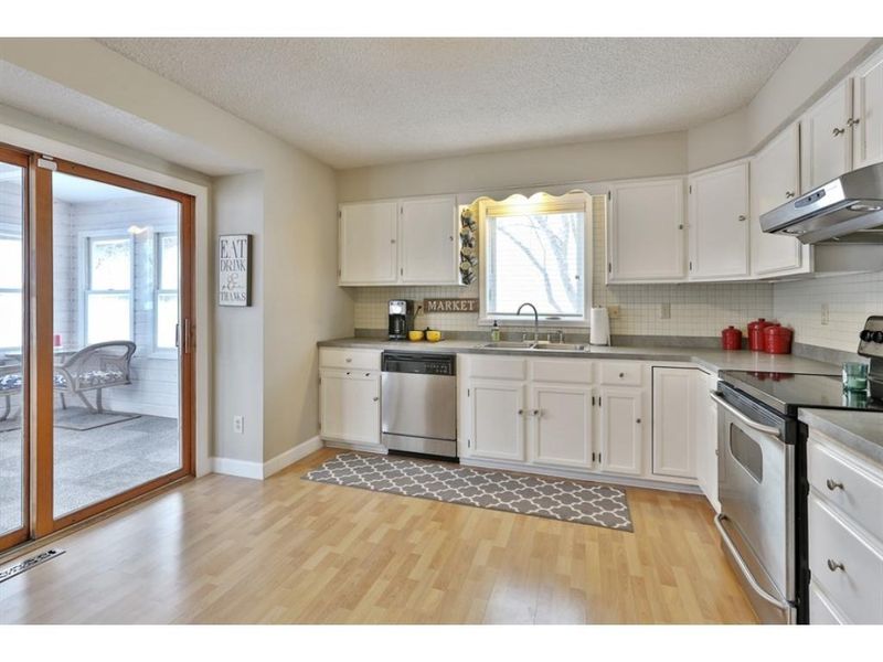 4472 Reindeer Ln, Eagan, MN 55123