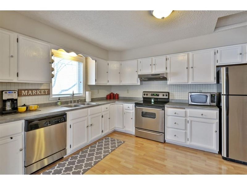 4472 Reindeer Ln, Eagan, MN 55123