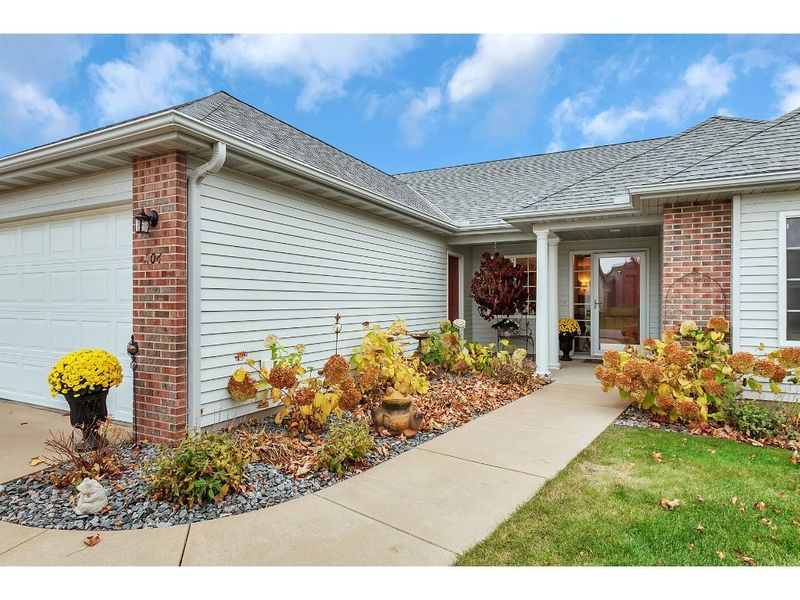 204 Glenview Loop, Saint Cloud, MN 56303