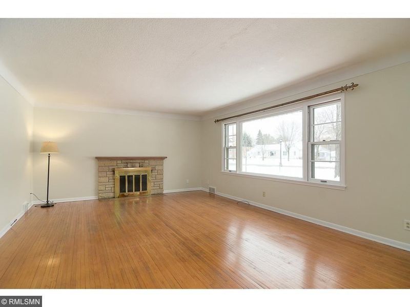 691 Wheelock Pw W, Saint Paul, MN 55117