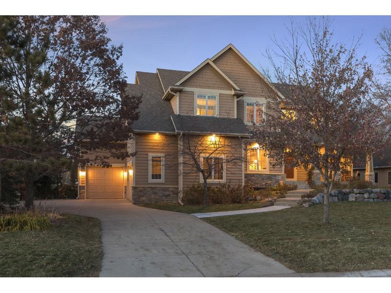 9200 Pinehurst Rd, Woodbury, MN 55125