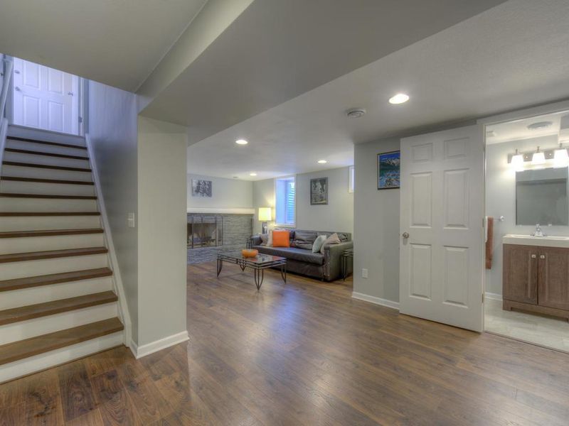 7337 E Franklin Cir, Eden Prairie, MN 55346