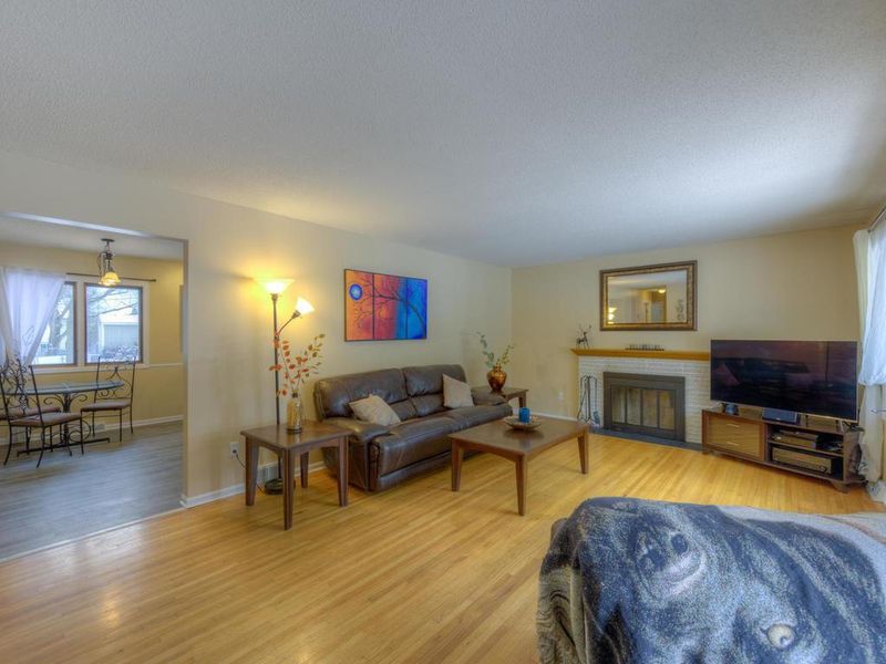 7337 E Franklin Cir, Eden Prairie, MN 55346