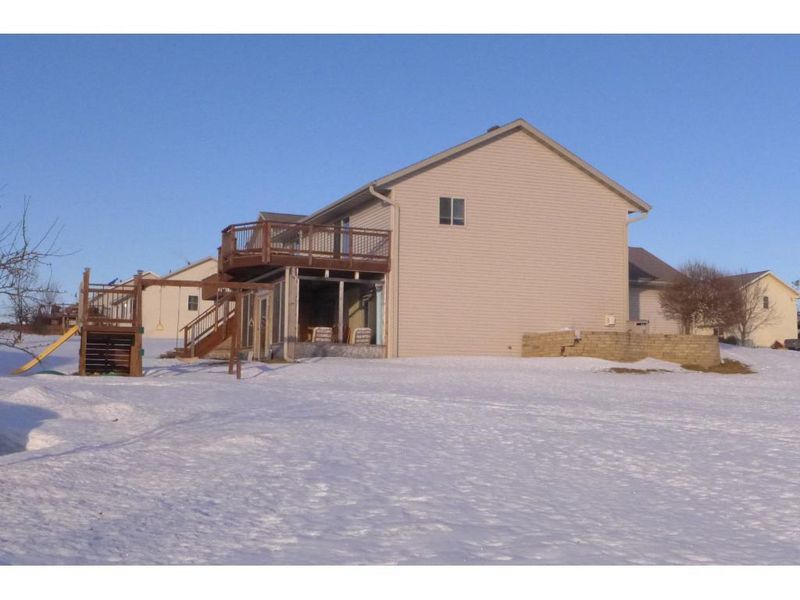 355 Overlook Dr, Ellsworth, WI 54011