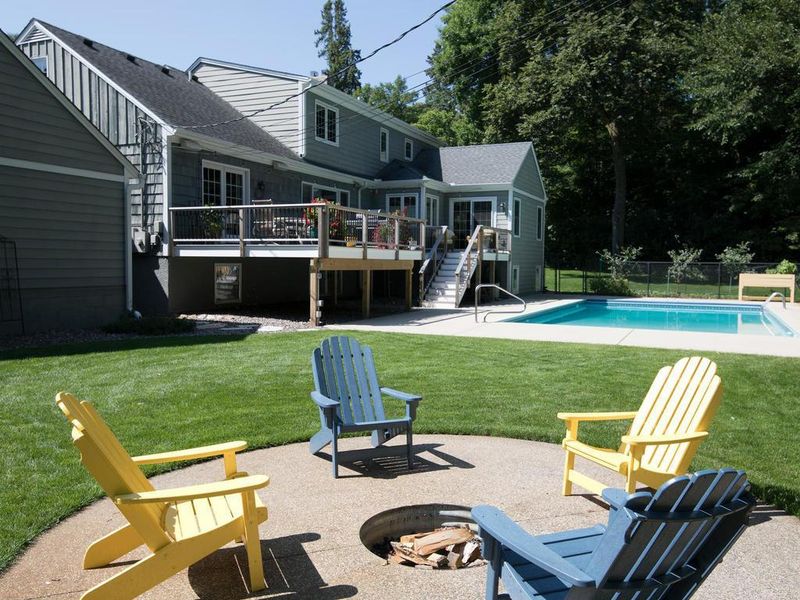 18400 Wintergreen Ct, Minnetonka, MN 55345