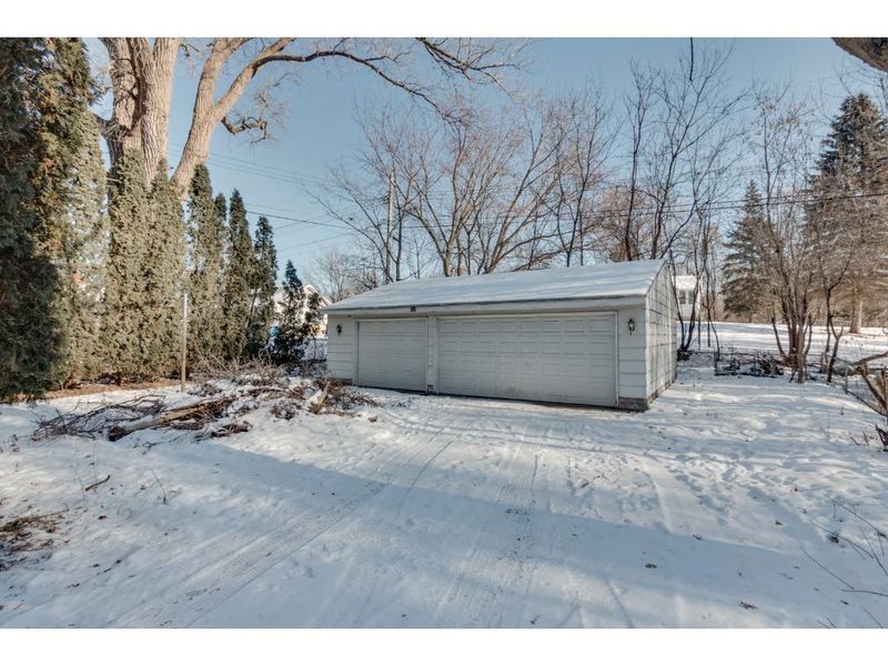 942 Barclay St, Saint Paul, MN 55106