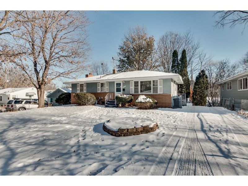 942 Barclay St, Saint Paul, MN 55106