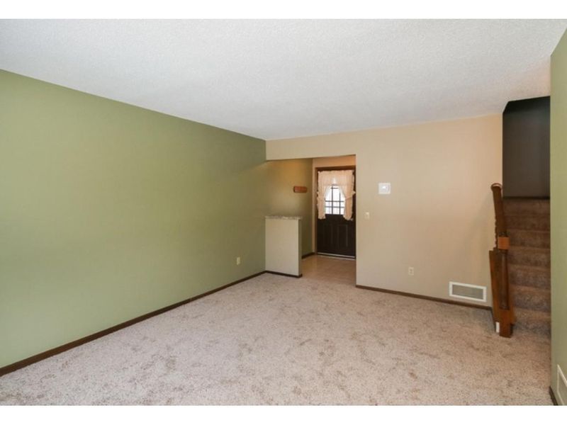 9475 Monroe St NE, Blaine, MN 55434