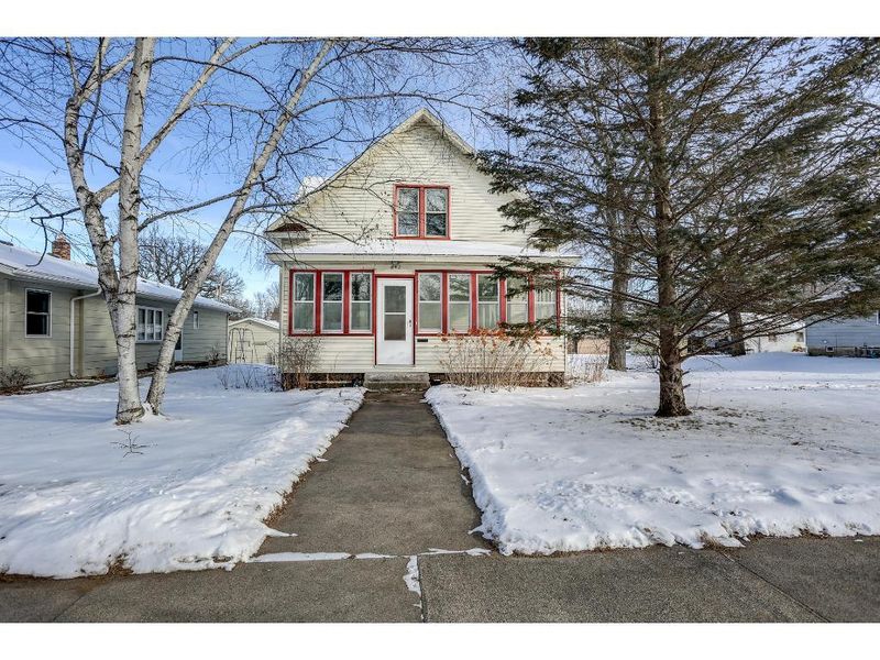 812 Broadway Ave S, Sauk Rapids, MN 56379