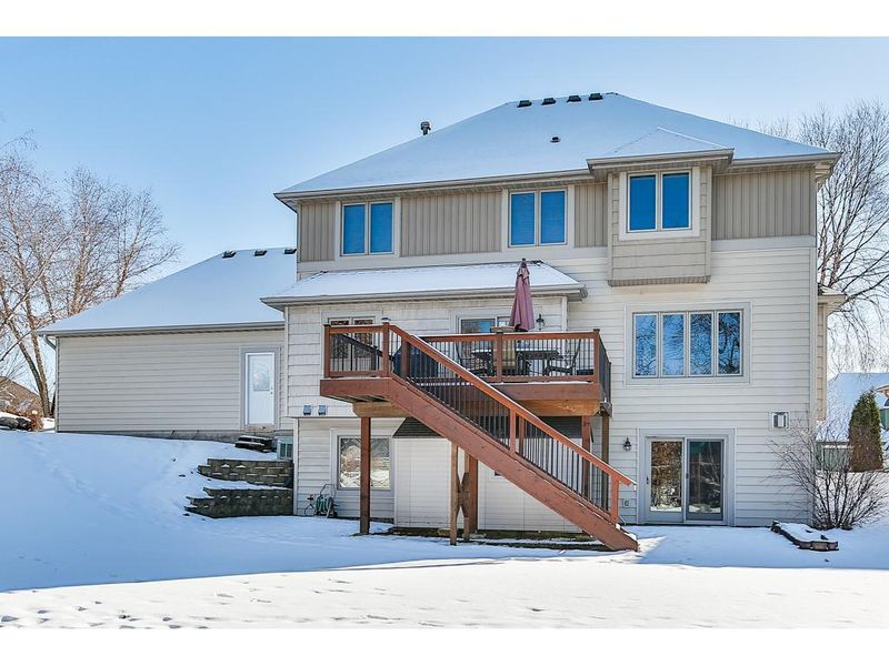 487 Owasso Hills Dr, Roseville, MN 55113